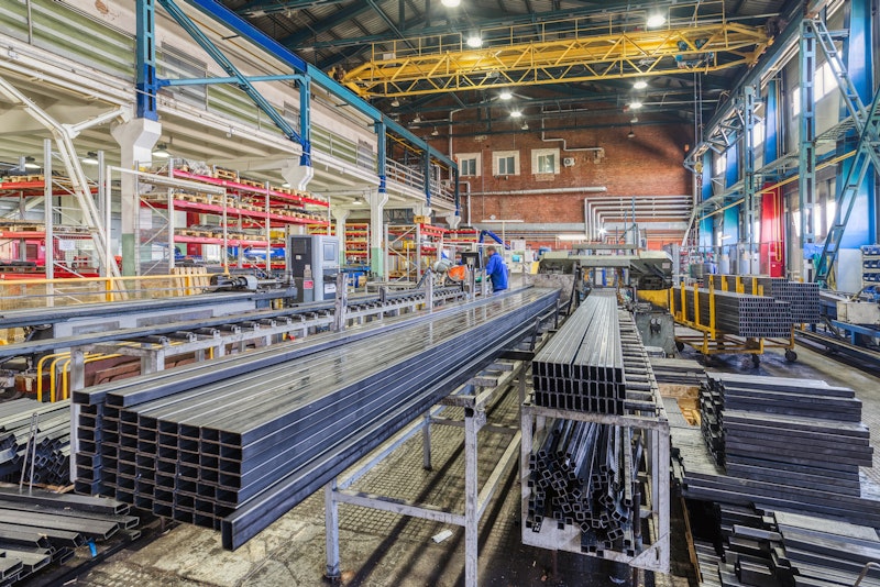 Calentador colgante eléctrico en proceso industrial