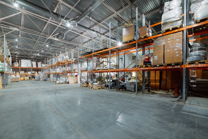 Calentador colgante eléctrico en proceso industrial