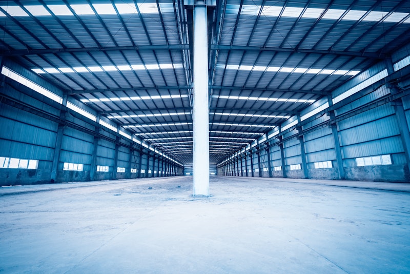 Calentador colgante eléctrico en proceso industrial