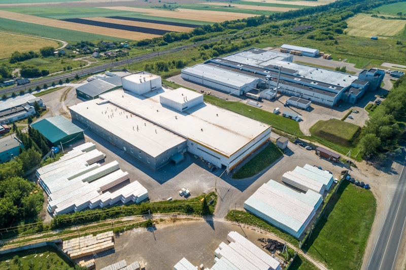 Calentador colgante eléctrico en proceso industrial